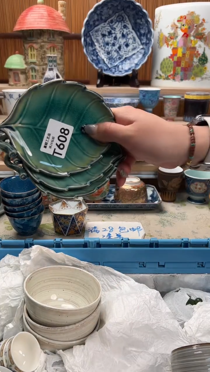 瓷片灿*608  T满28包邮不满找客服延迟发货