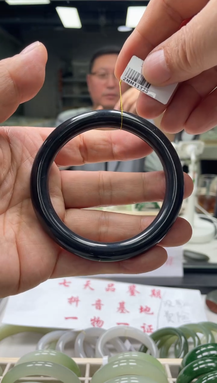 【闪购商品】和田玉手镯未镶嵌编码 1325圈口62-64