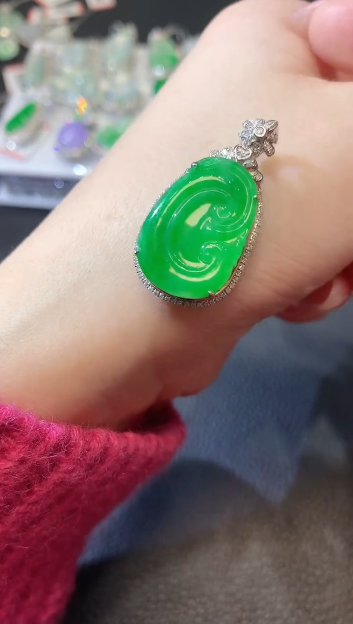 【闪购商品】翡翠吊坠(不含链)18K金镶嵌A14