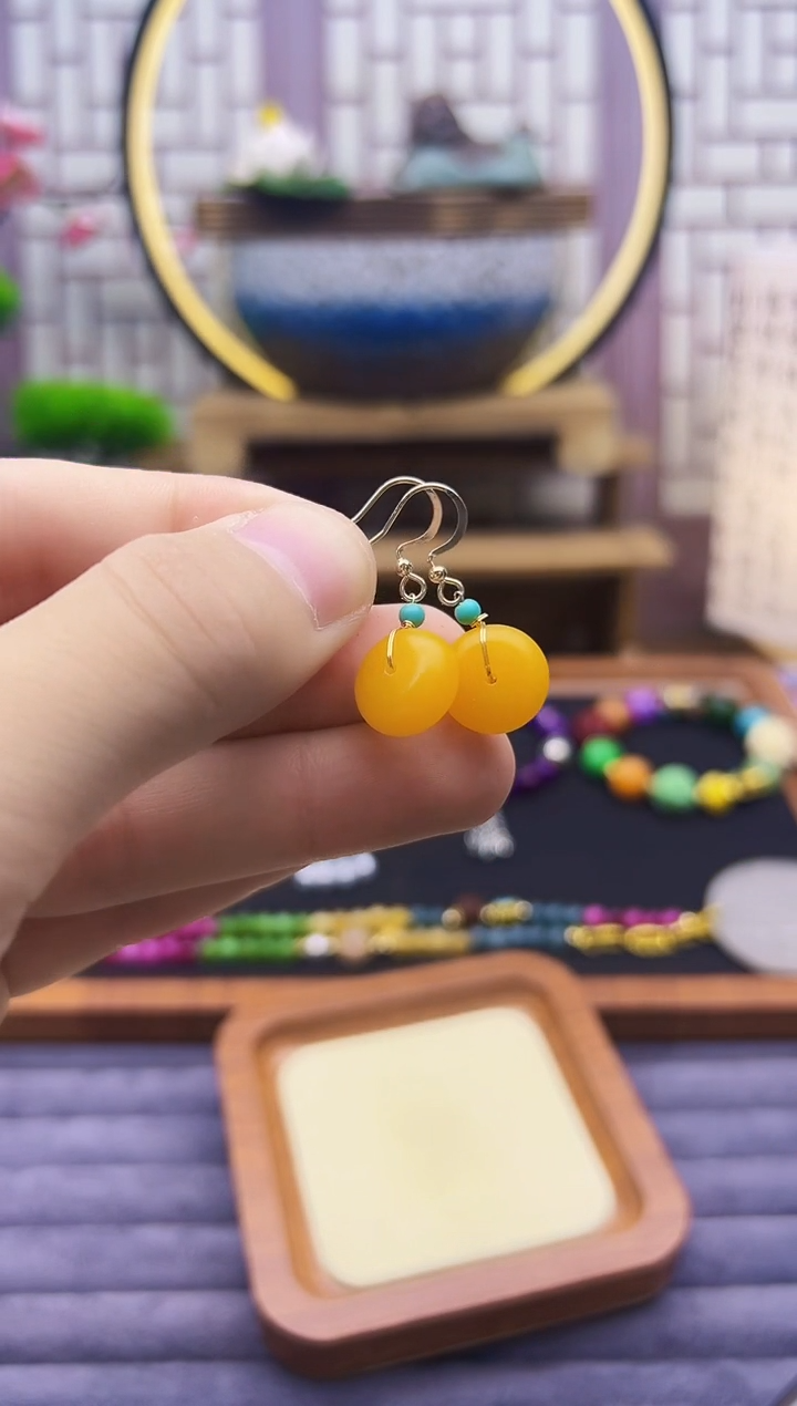 14K金镶嵌蜜蜡耳饰E82