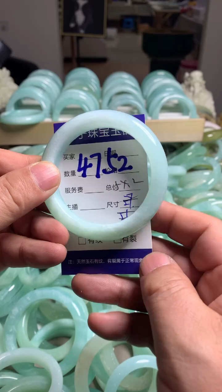 【闪购商品】蛇纹石玉手镯未镶嵌4752