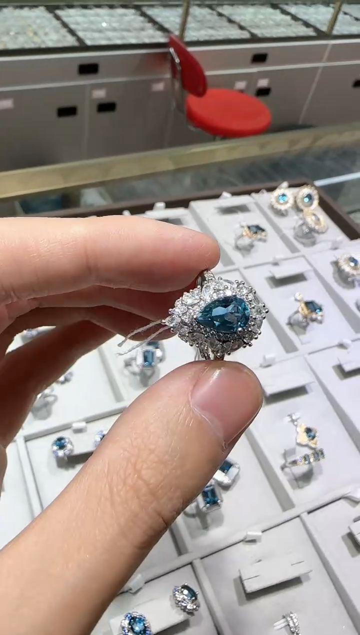 【闪购商品】托帕石戒指银S925镶嵌水滴款9*7mm伦敦蓝