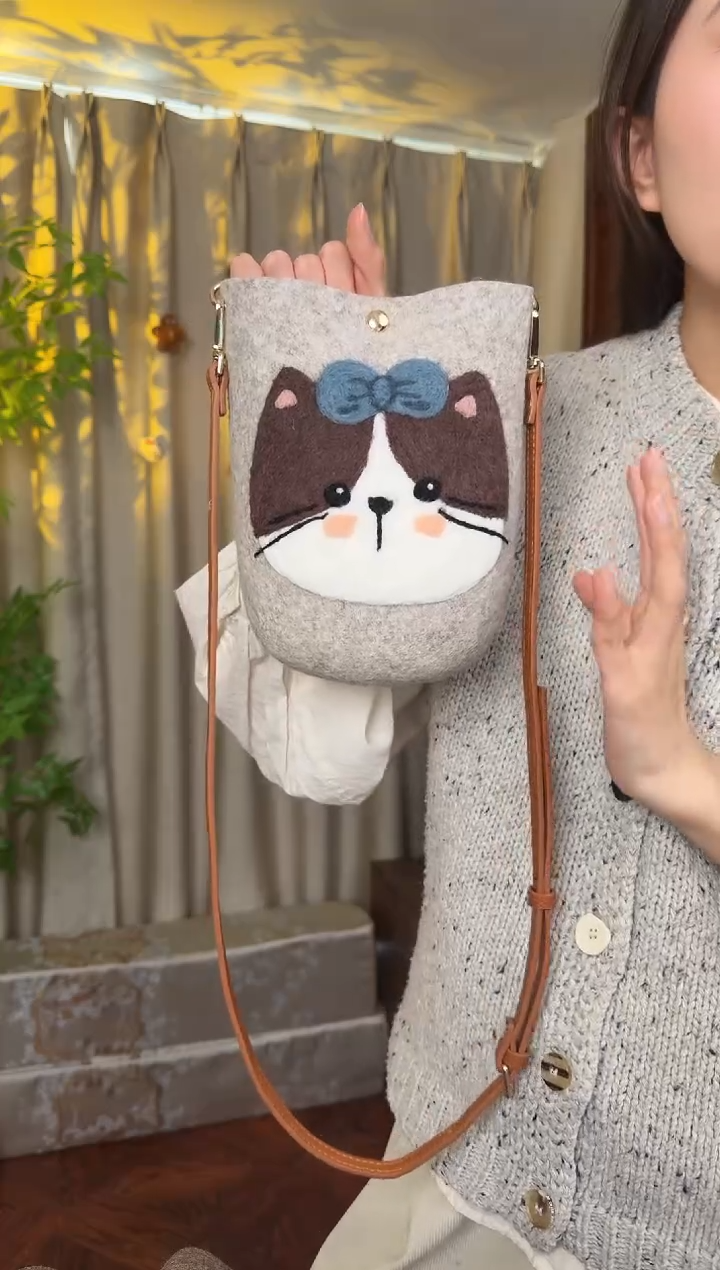 羊毛非遗羊毛毡包 手机包灰猫咪