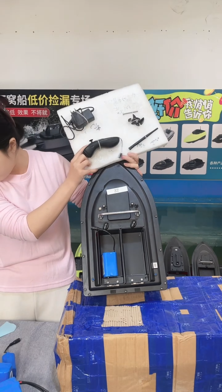 二手船处理 7.4V标准双仓版 配12000毫安电池 编号37