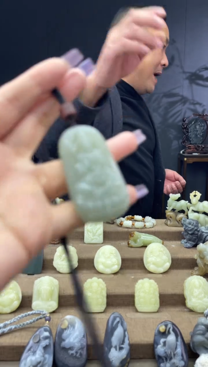 颈饰未镶嵌和田玉1