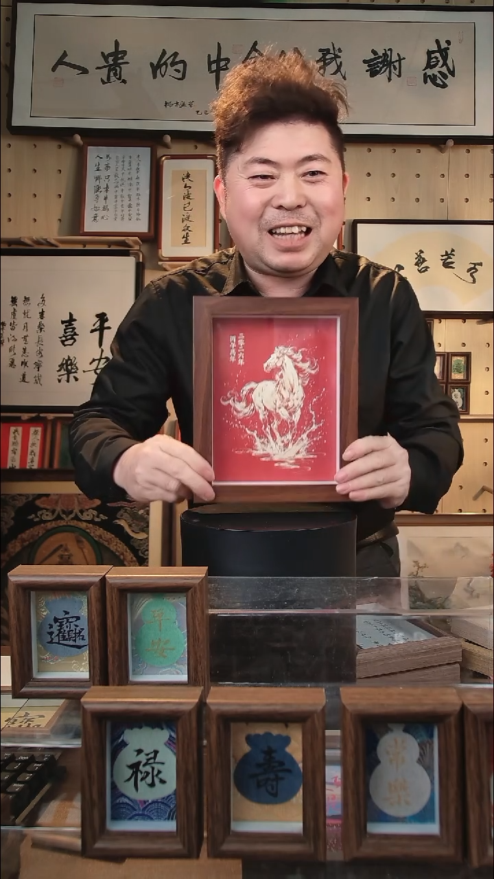 有机玻璃马踏飞燕8寸