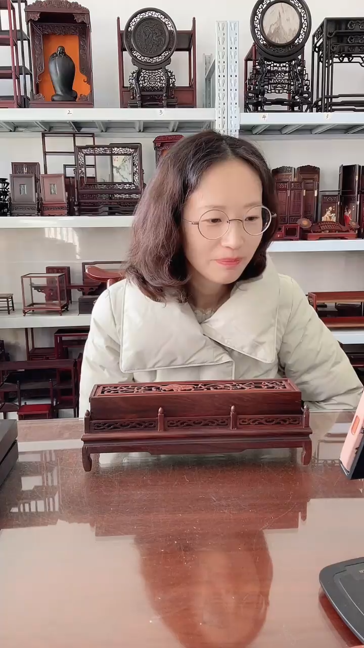 铁木豆（红檀）老物件香盒有瑕疵   60