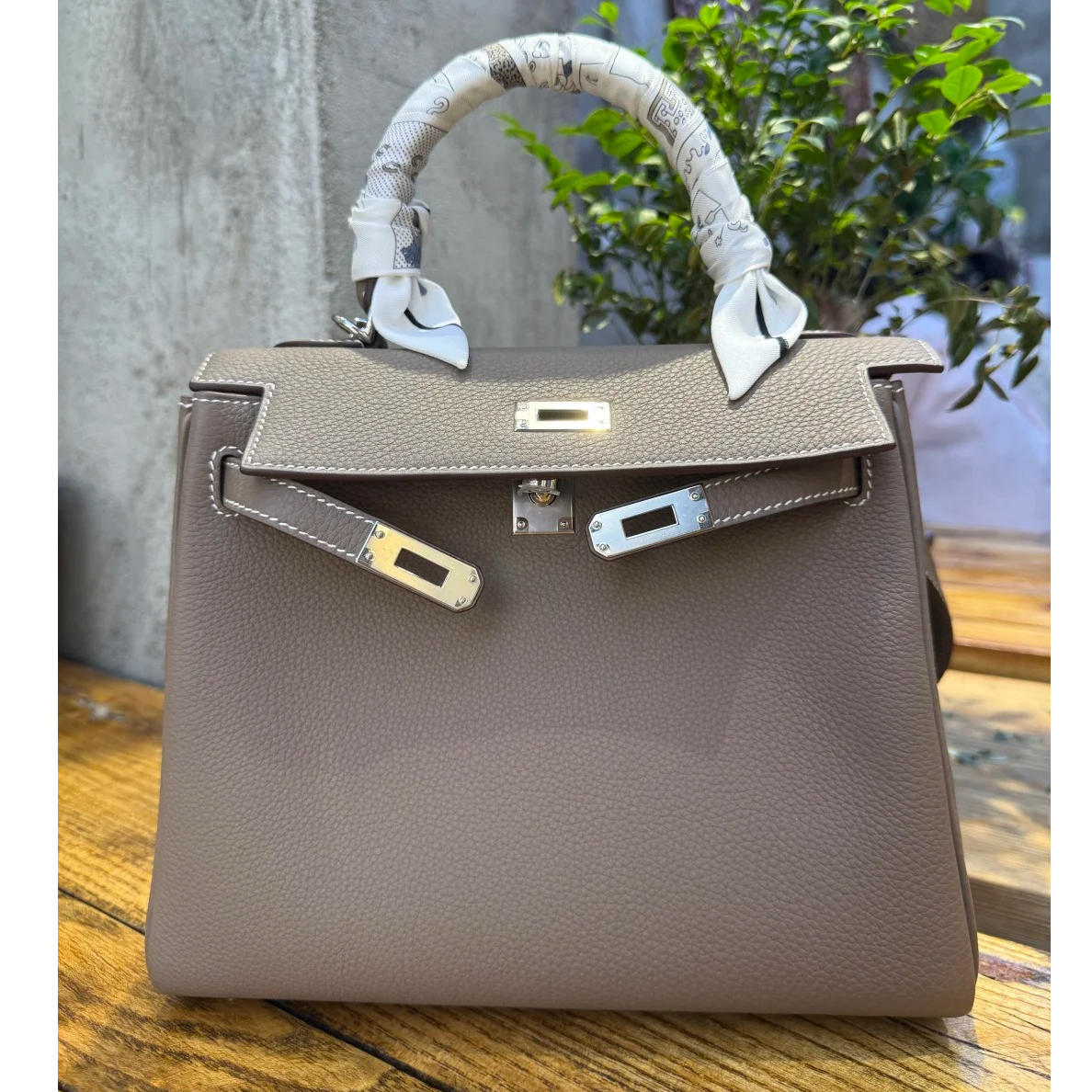 99新 Hermes/爱马仕 小花Jerry kelly 25 大象灰 Y刻 银扣包