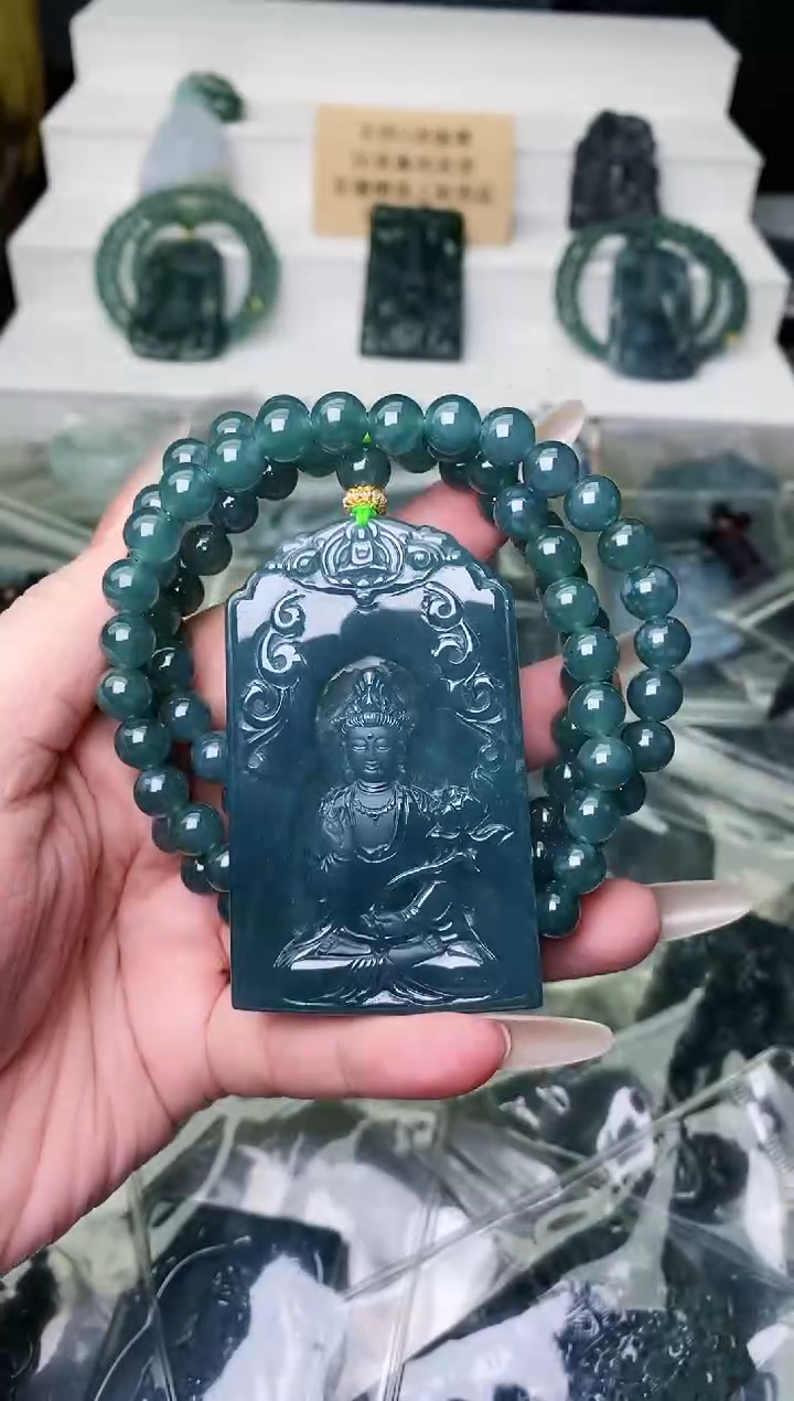 颈饰未镶嵌翡翠 