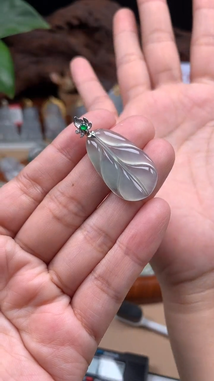 【闪购商品】翡翠吊坠(不含链)18K金镶嵌芭蕉叶