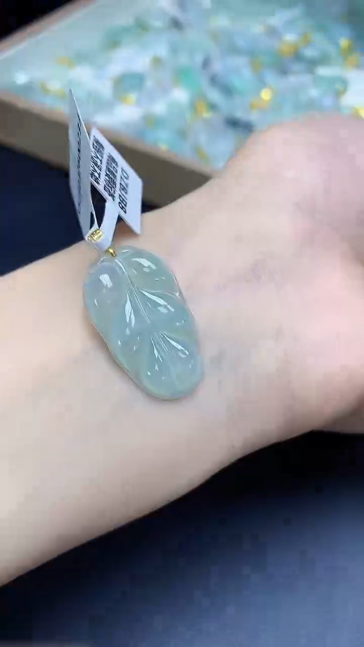 翡翠18K金镶嵌颈饰天然缅甸翡翠A货