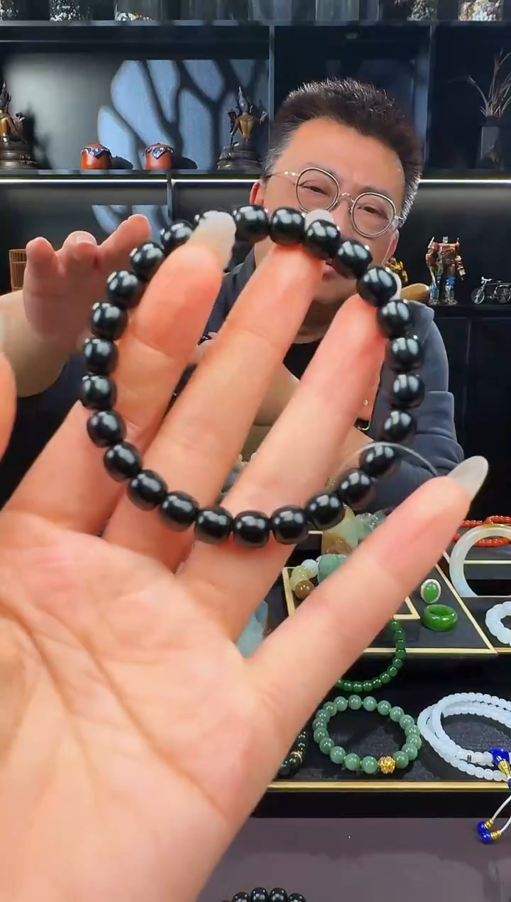 颈饰未镶嵌和田玉8mm黑青老型手串