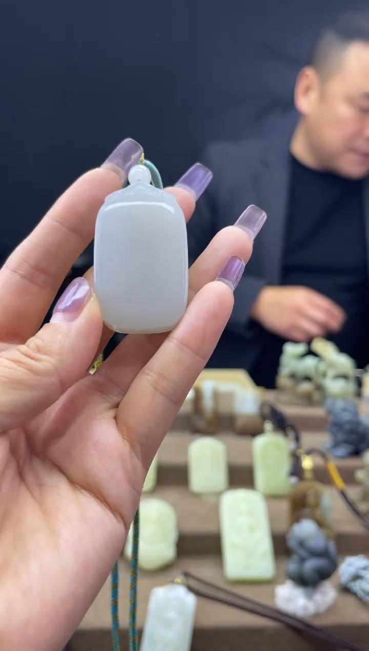 颈饰未镶嵌和田玉1