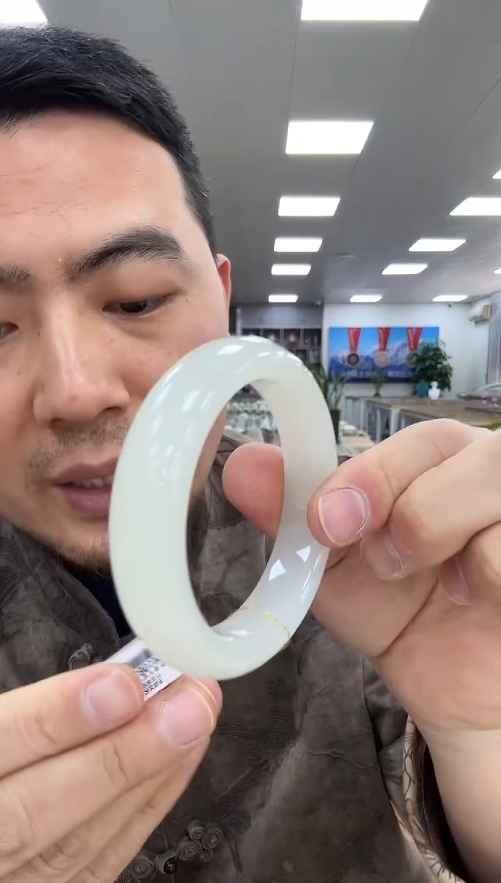 【闪购商品】和田玉手镯未镶嵌55.5  970