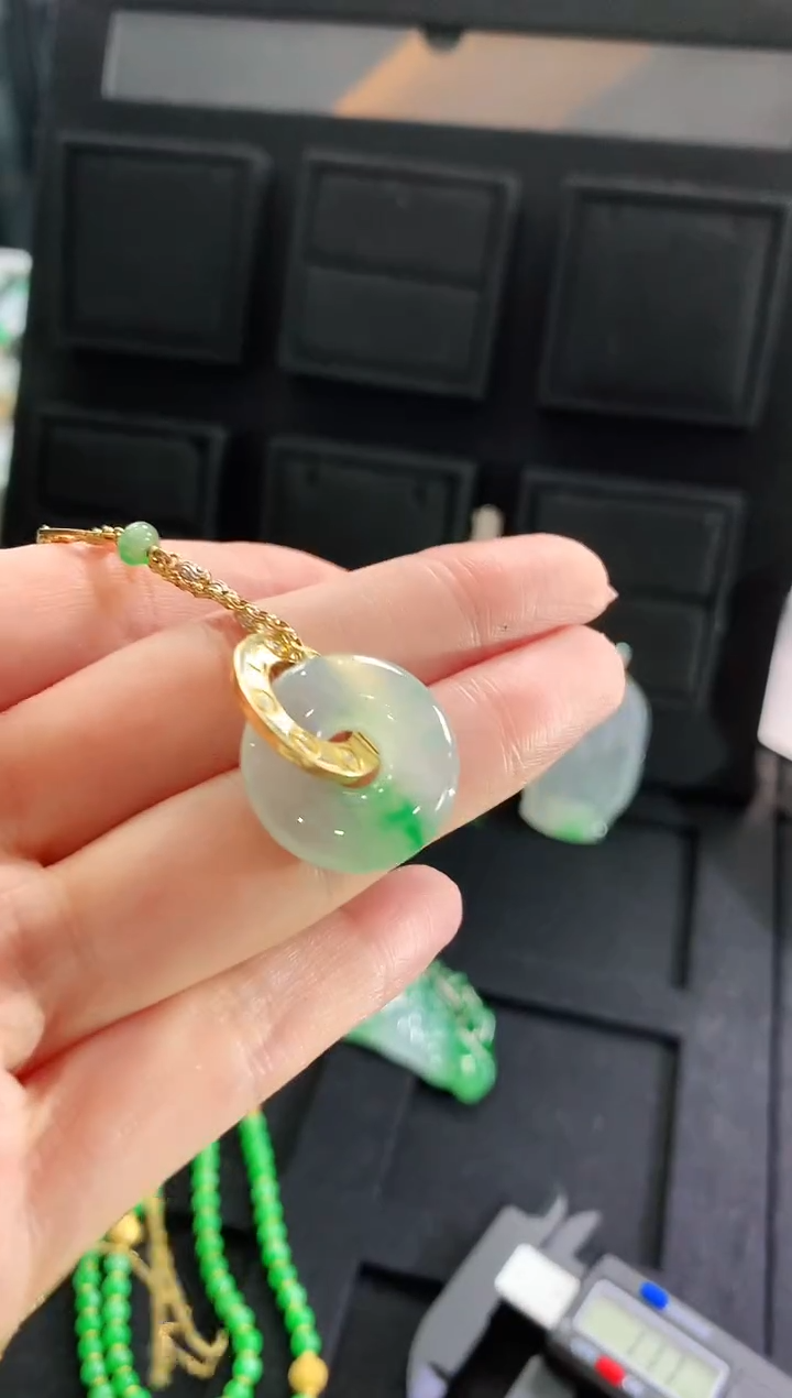 【闪购商品】翡翠吊坠(不含链)18K金镶嵌吊坠