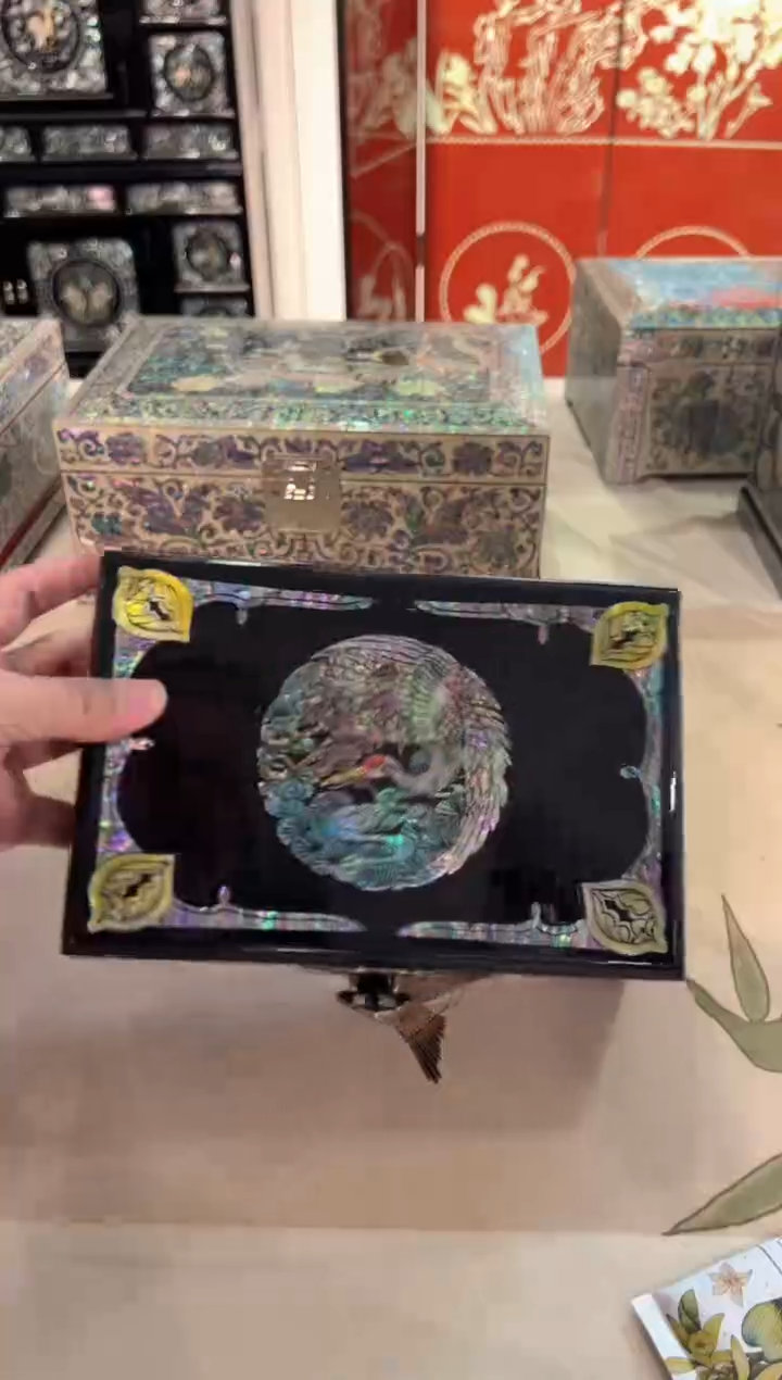 鱼锁绒布底·弘贝雅螺钿漆器文化馆