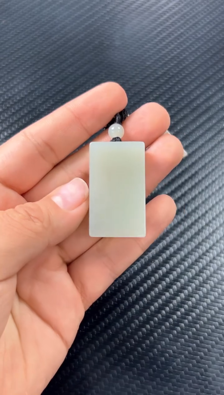 吊坠(赠链)未镶嵌和田玉且末微色差近矿吊坠