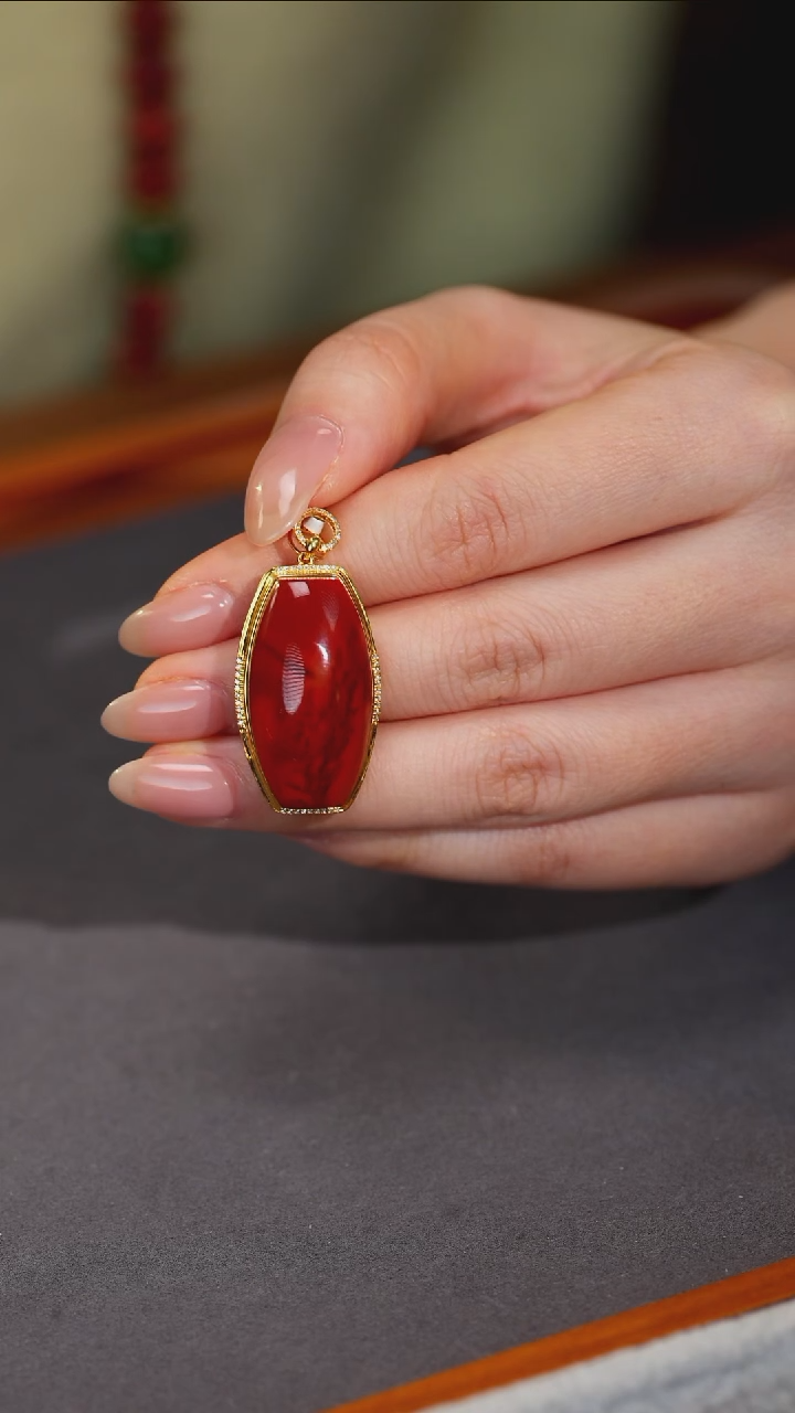 吊坠(不含链)18K金镶嵌南红玛瑙原矿D15