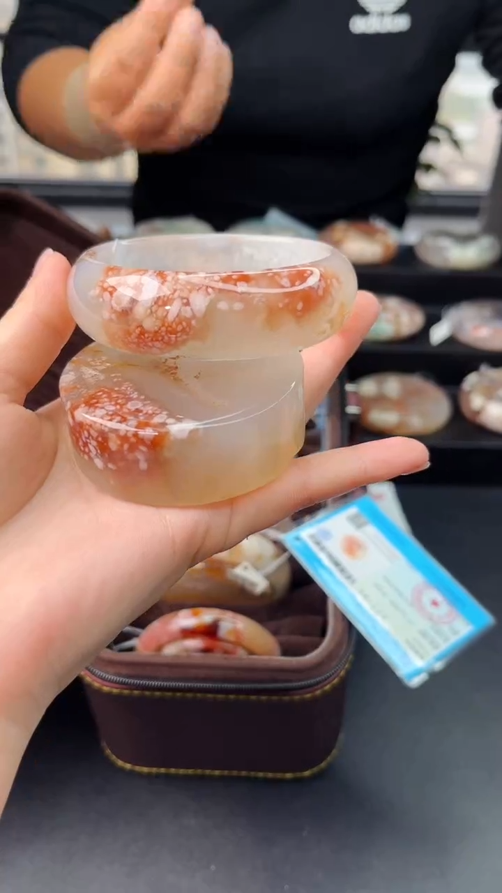 【闪购商品】石英质玉手镯未镶嵌赠送镯心（圈口63
