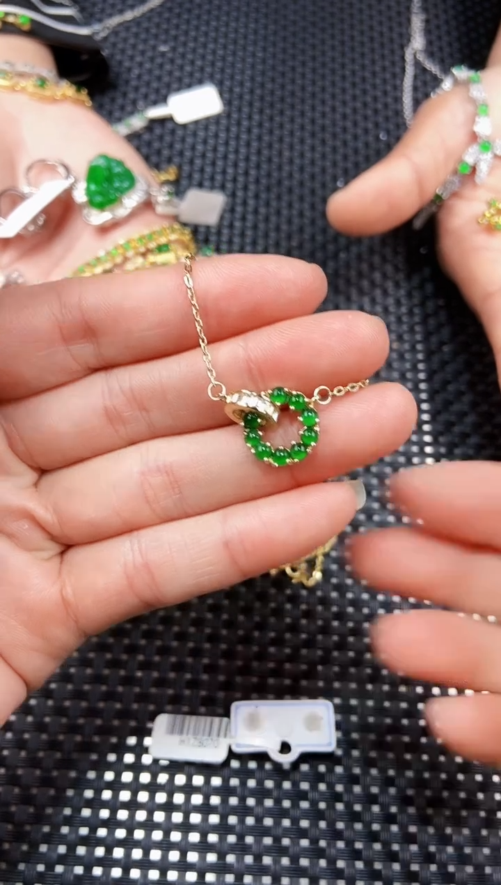 【闪购商品】翡翠颈饰未镶嵌111111111