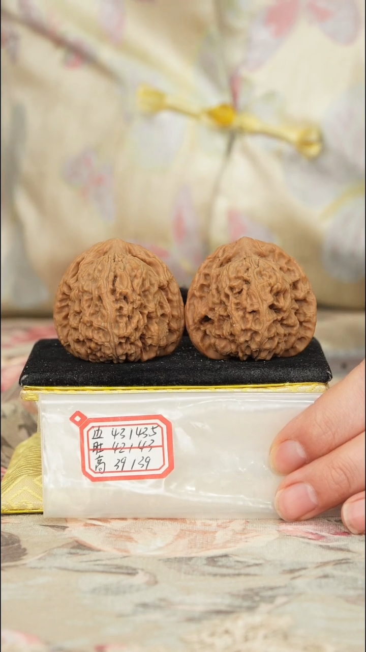 【闪购商品】文玩核桃把件赵喜满南将石