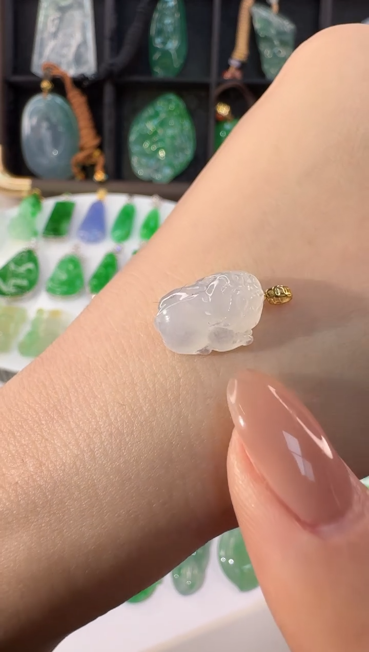 颈饰18K金镶嵌翡翠缅甸A货翡翠