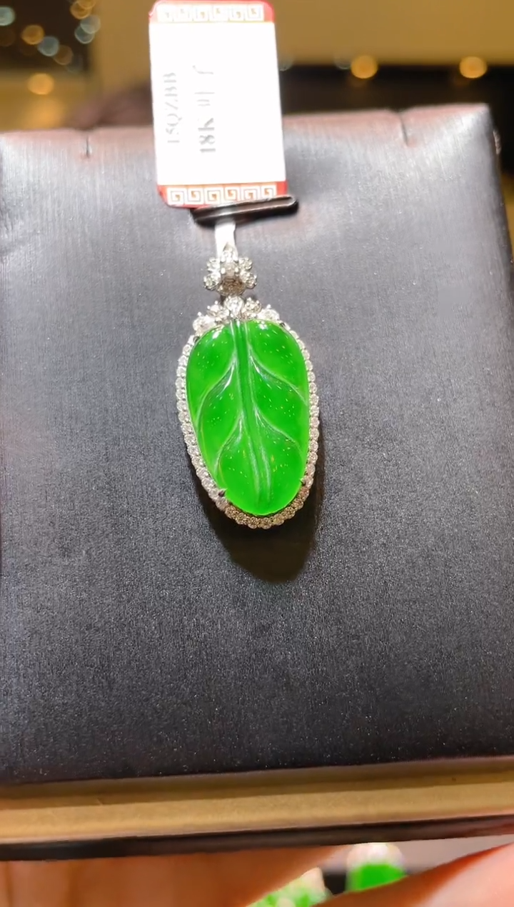 【闪购商品】翡翠吊坠(赠链)18K金镶嵌A95天然A货翡翠