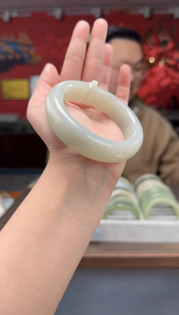 【闪购商品】和田玉.未镶嵌籽青花宽版镯58