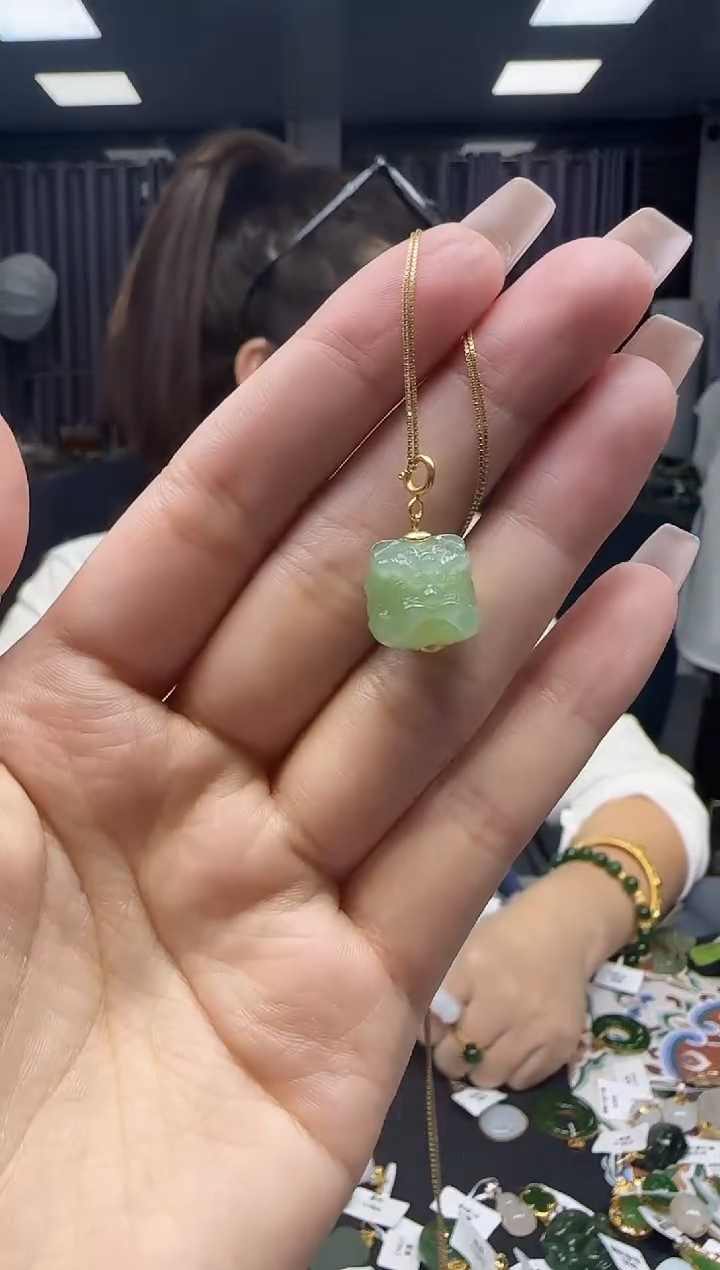 和田玉18K金镶嵌挂件1