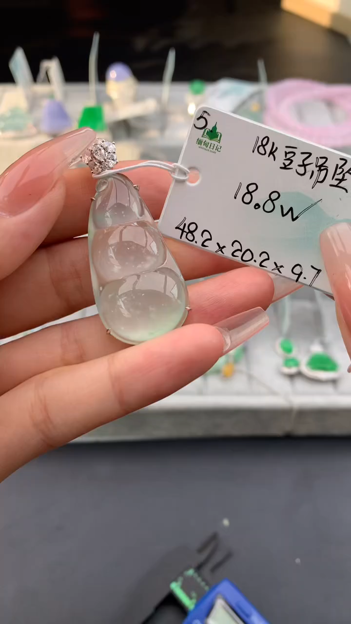 【闪购商品】翡翠颈饰未镶嵌 #情人节#送礼，下单联系客服核对地址~