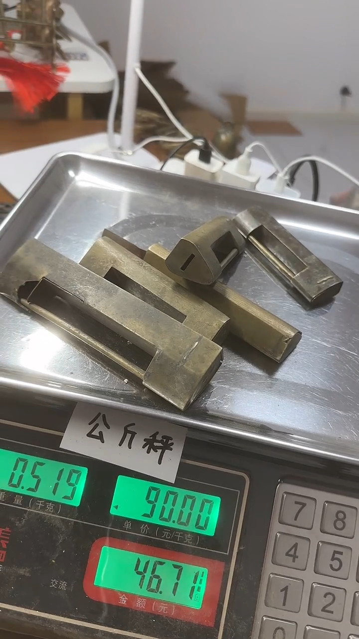 小*山坏锁，，，，，，，，，