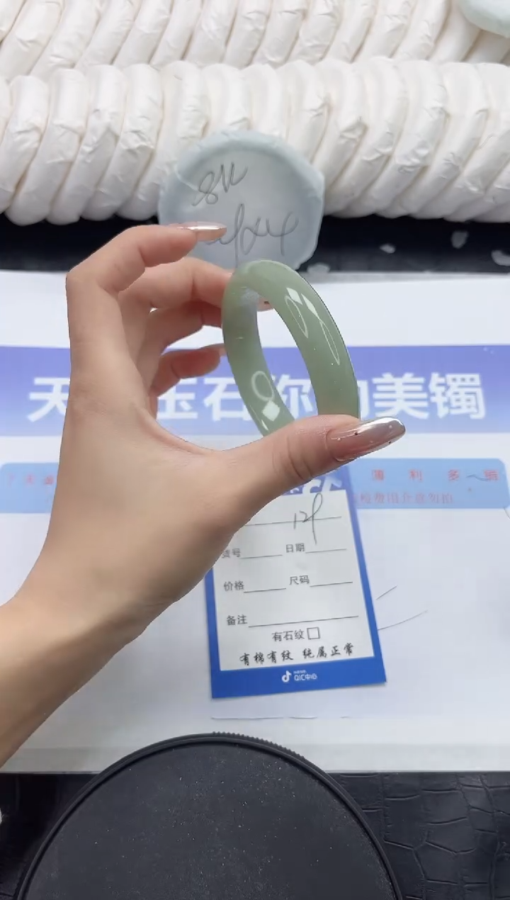 未镶嵌手镯石英质玉129-58