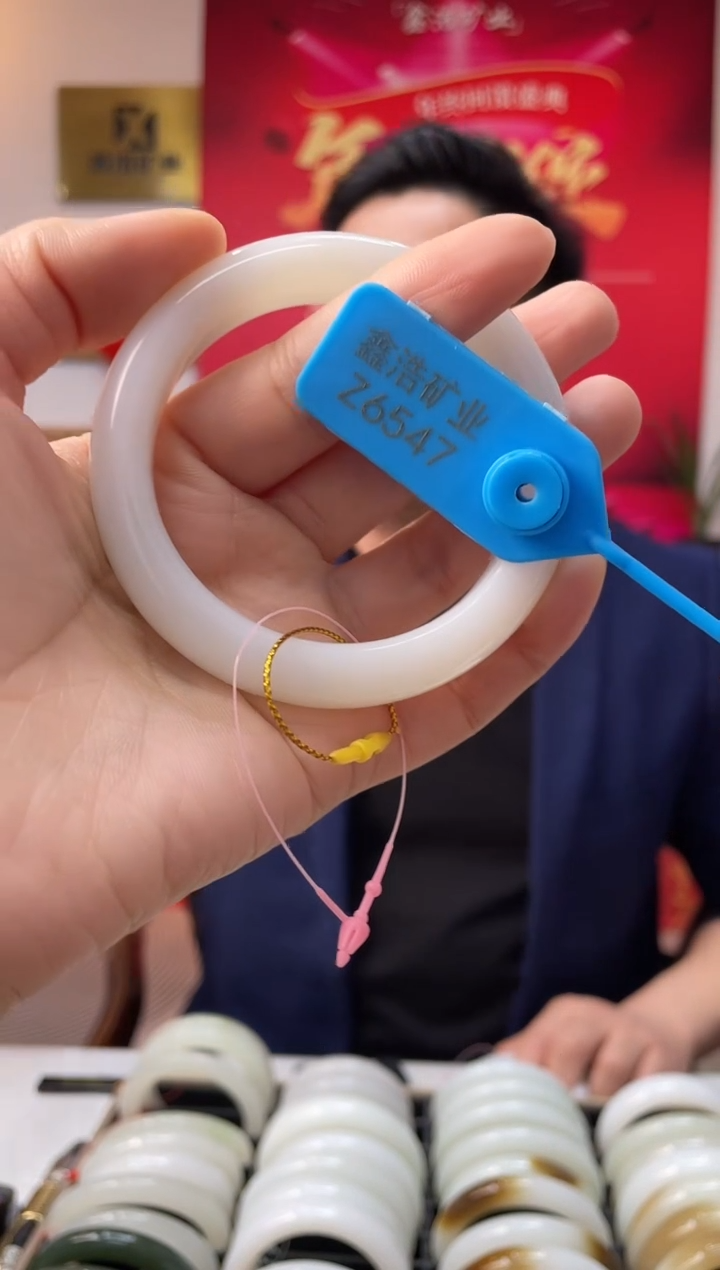 【闪购商品】和田玉手镯未镶嵌天泰 Z6547 圈口56-57