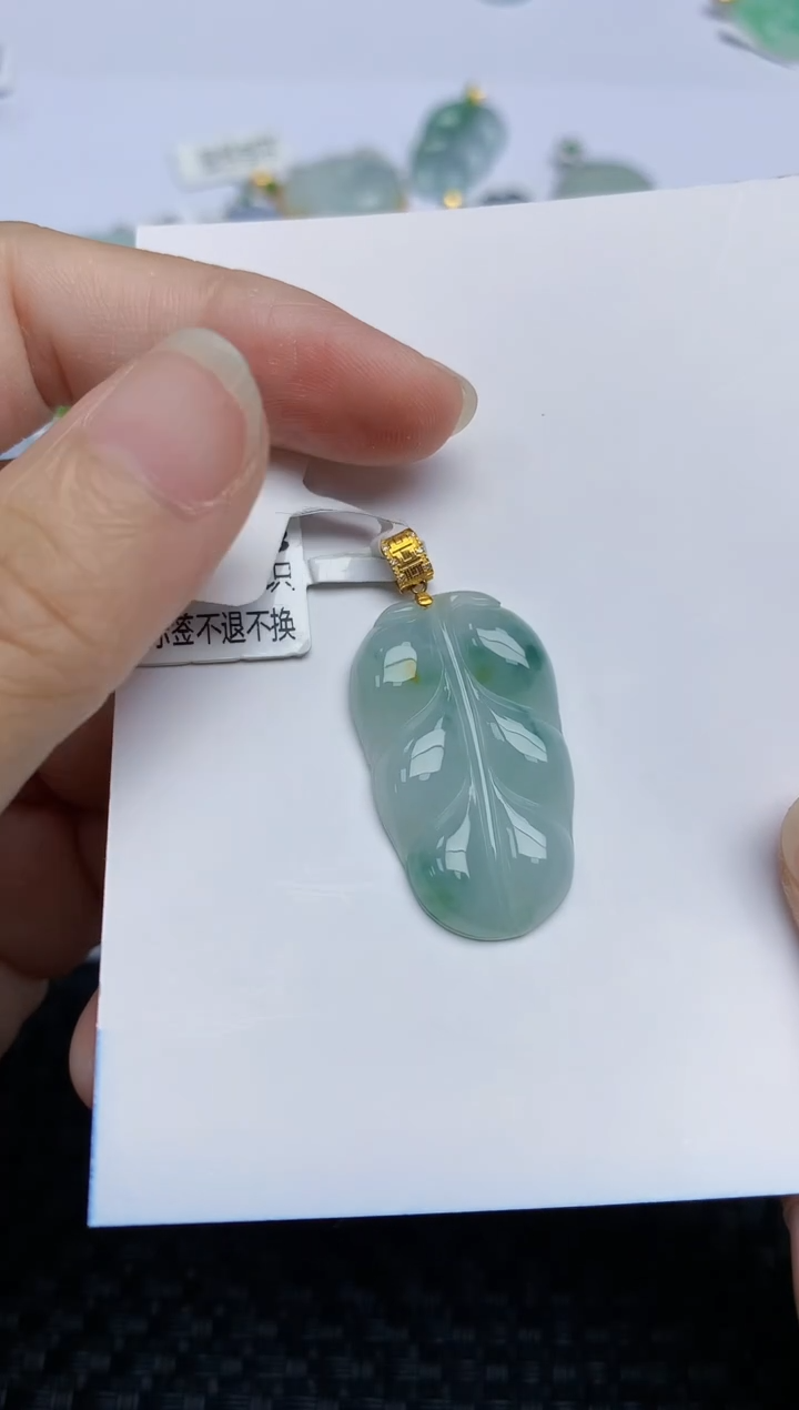 翡翠18K金镶嵌颈饰天然翡翠A货