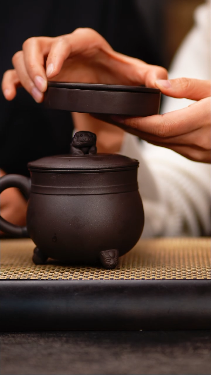 YHY91云雾天青 三足狮子盖杯