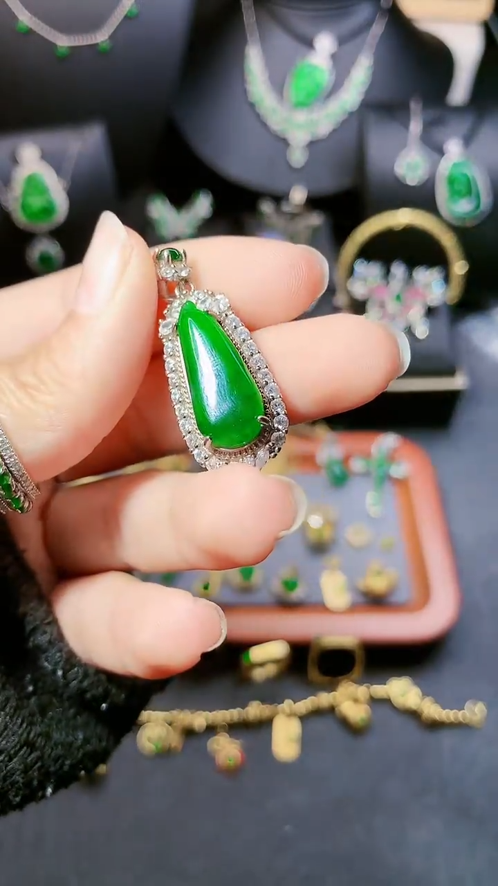【闪购商品】翡翠吊坠(赠链)银S925镶嵌吊坠
