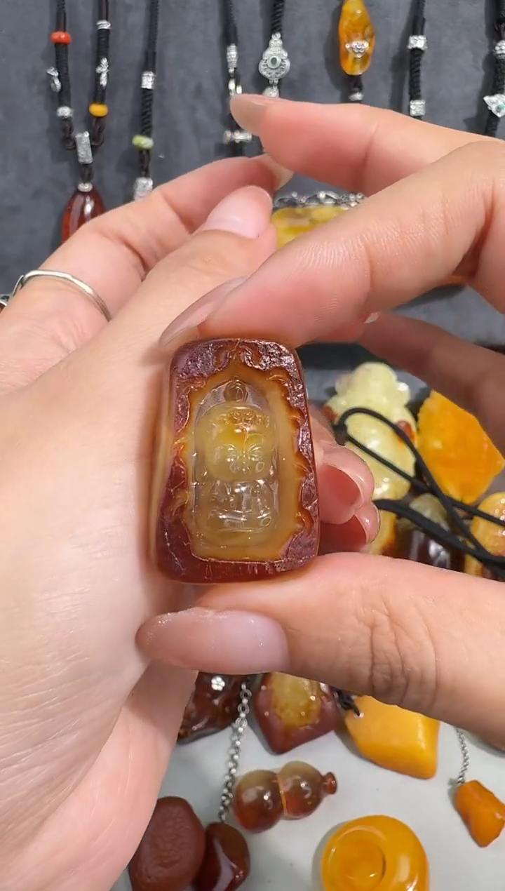 未镶嵌琥珀裸石顾****¹琥珀