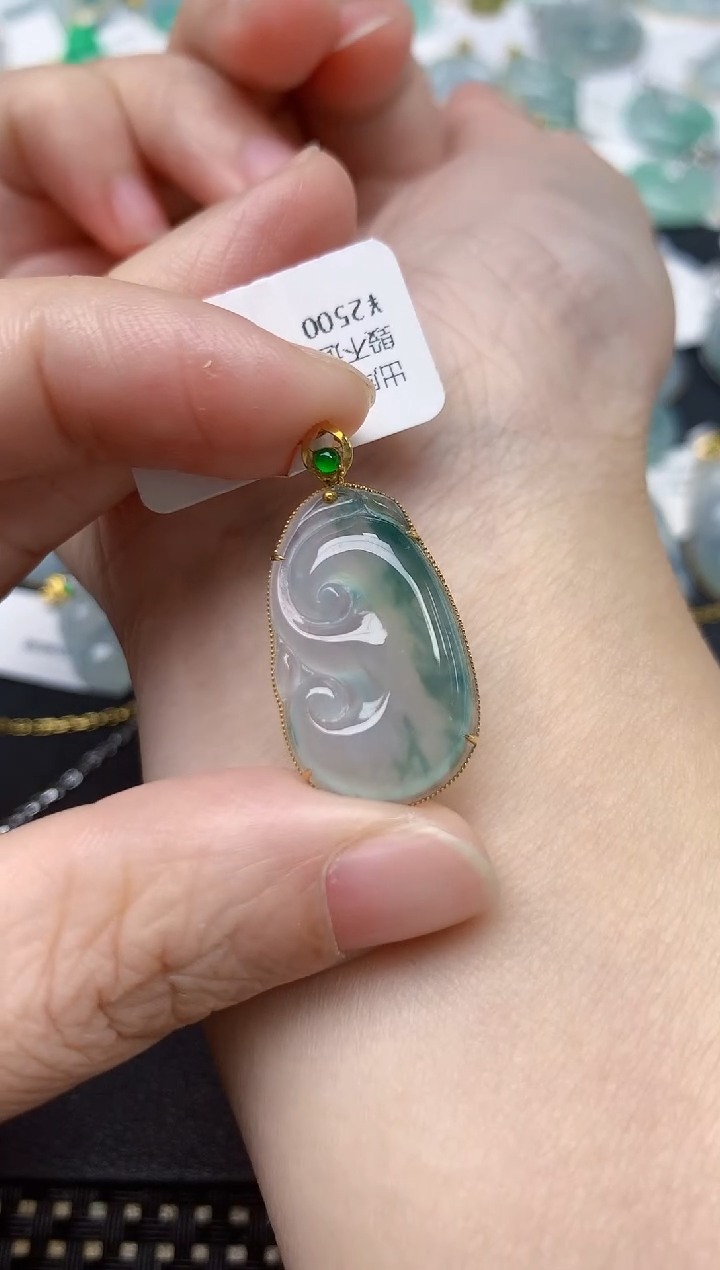 颈饰18K金镶嵌翡翠天然缅甸A货翡翠
