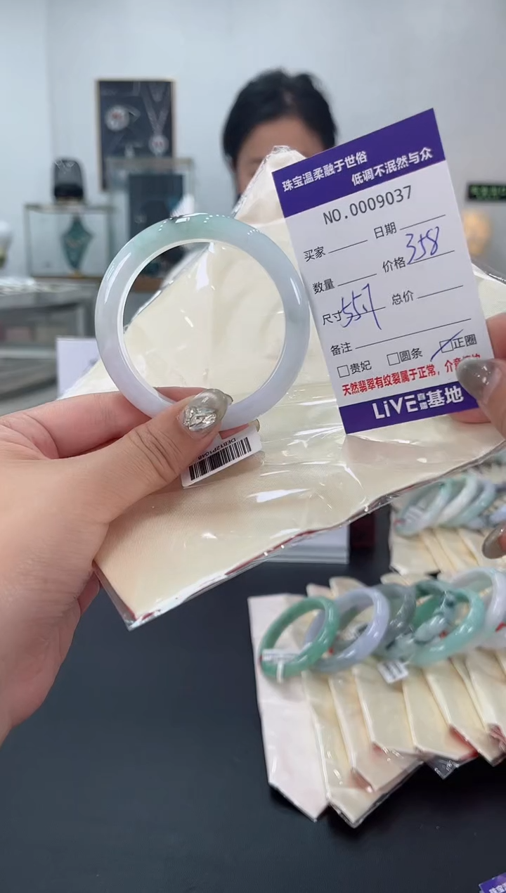 【闪购商品】翡翠手镯未镶嵌天然翡翠A货