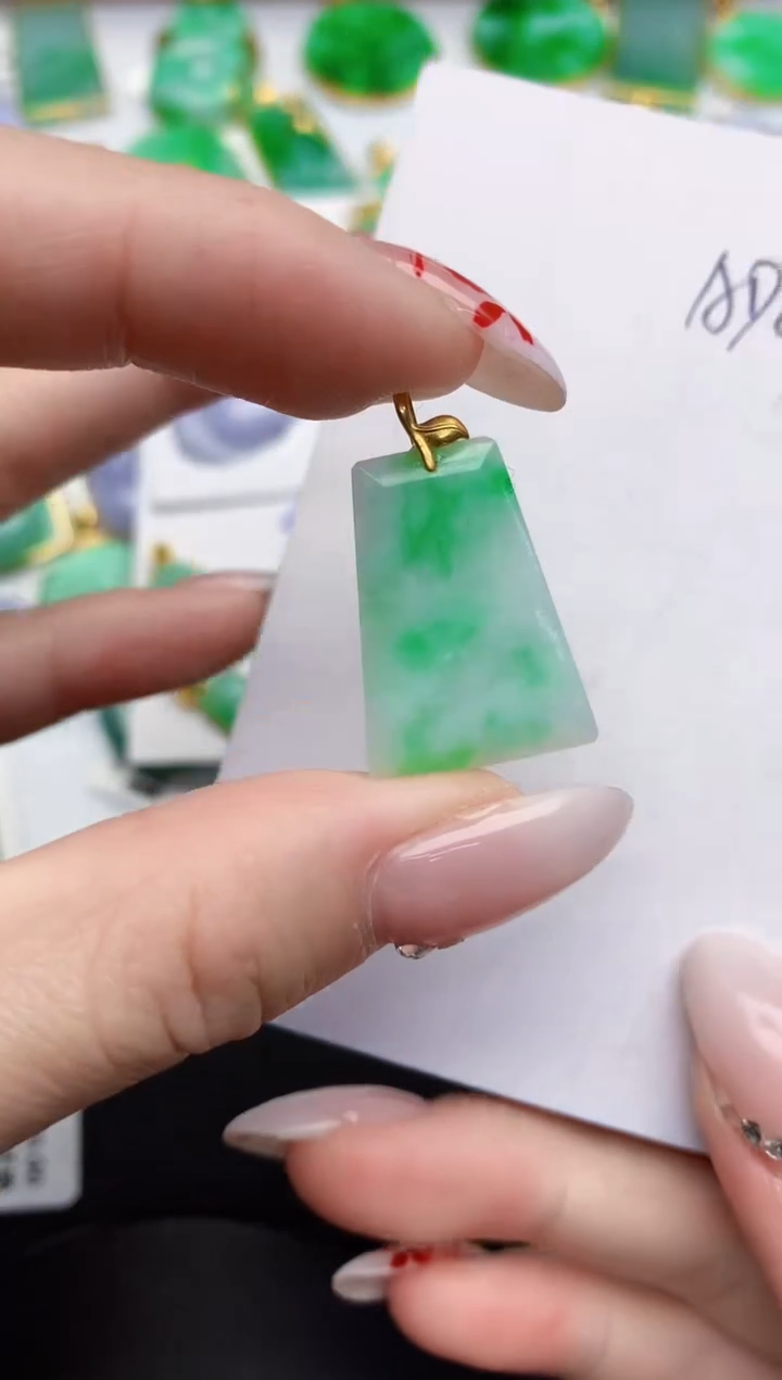 【闪购商品】翡翠颈饰18K金镶嵌0000000000