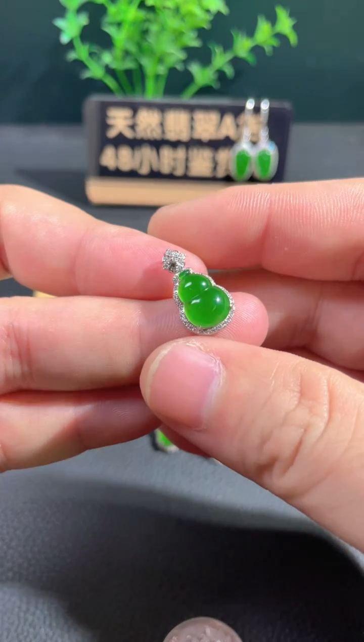 【闪购商品】翡翠颈饰18K金镶嵌翡翠