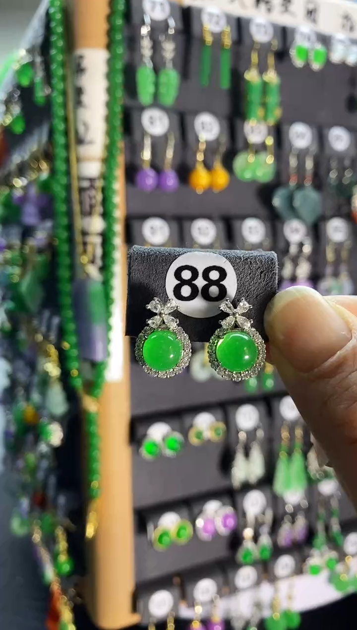 【闪购商品】翡翠耳饰银S925镶嵌88....