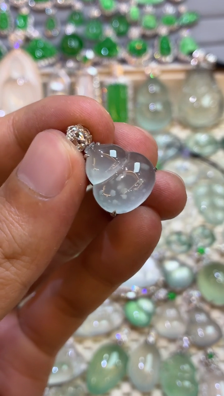 吊坠(不含链)18K金镶嵌翡翠葫芦