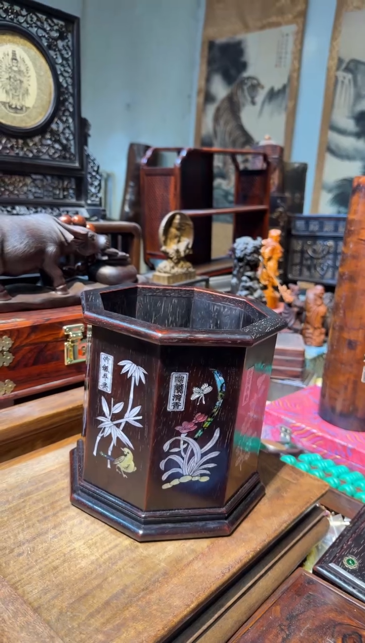 木寂***待紫檀多角笔筒