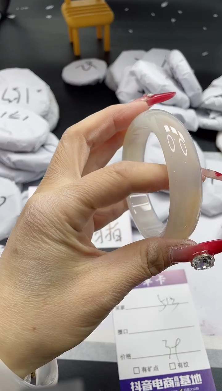 【闪购商品】石英质玉手镯未镶嵌513