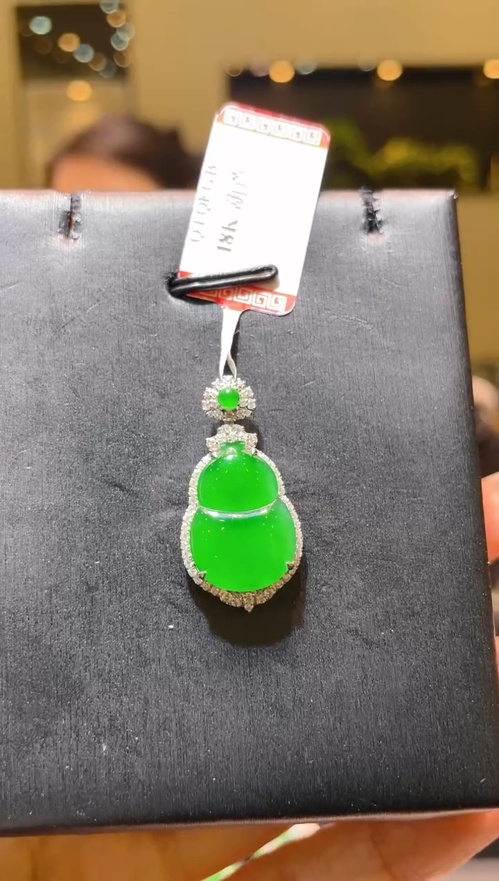 【闪购商品】翡翠吊坠(赠链)18K金镶嵌A79