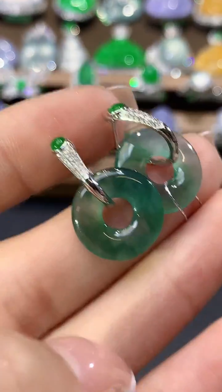 18K金镶嵌翡翠耳饰D8