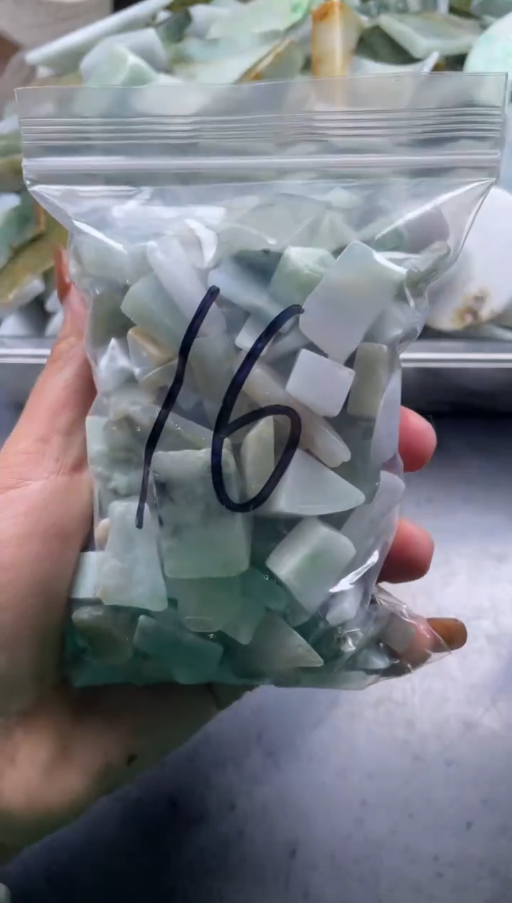 配石翡翠天然翡翠小号500克16