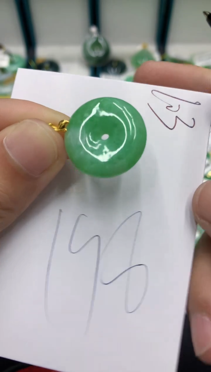 【闪购商品】翡翠颈饰18K金镶嵌翡翠