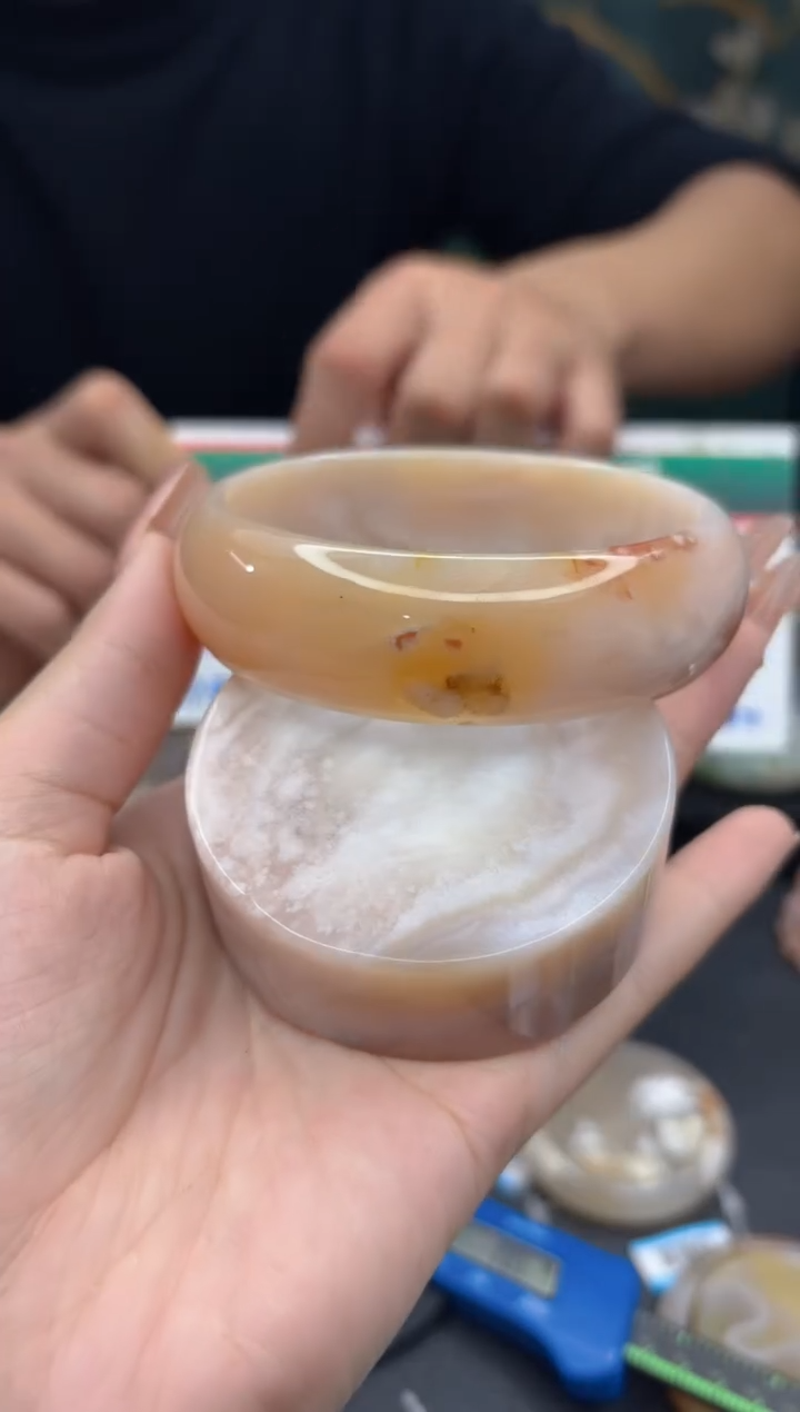 【闪购商品】石英质玉手镯未镶嵌159（66圈赠送镯心）